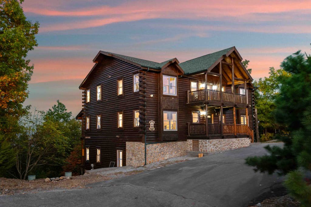 Featured Cabin 3 - Legacy Mountain Resort